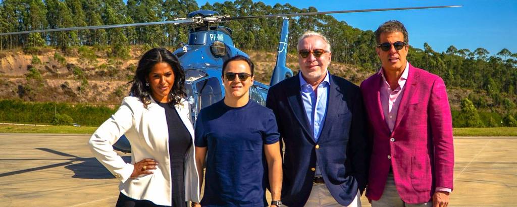 Alexandra Loras, Felipe Massa, Sig Bergamin e Álvaro Garnero, após desembarcarem de helicóptero da Revo