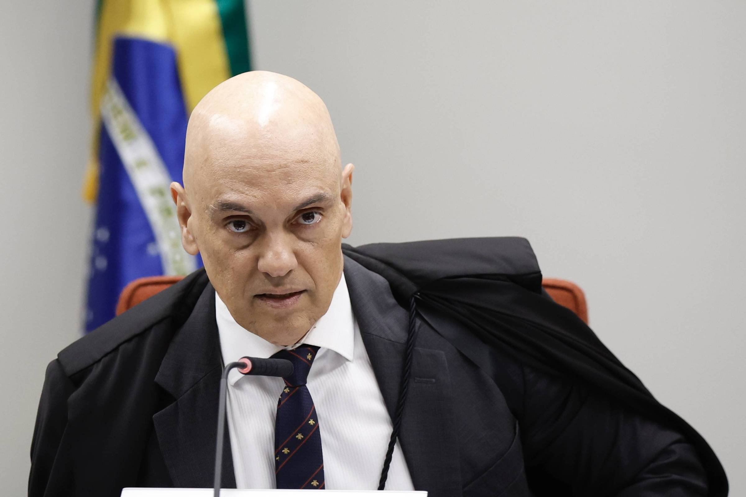 Moraes reage após mensagens e diz que procedimentos foram 'oficiais e regulares'