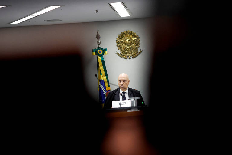 O ministro Alexandre de Moraes durante o julgamento que tornou réus os irmãos Brazão e o delegado Rivaldo Barbosa sob acusação de planejarem a morte de Marielle Franco