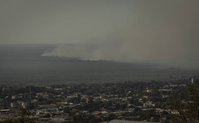 Nuvem de fumaça em cima da cidade Corumbá na terça (18)