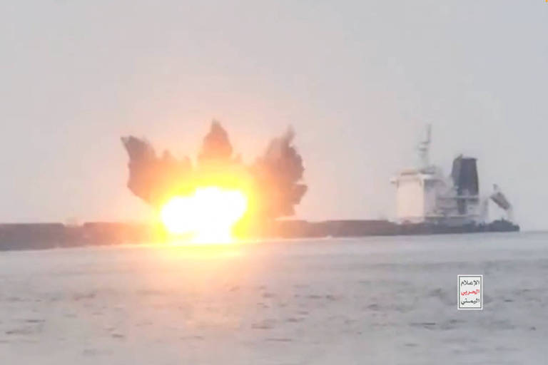 Houthis afundam 2º navio no mar Vermelho após atacá-lo com drone naval; veja vídeo