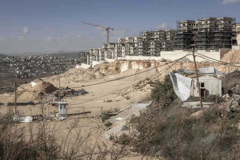 Edifícios em construção no assentamento israelense Eli, na Cisjordânia