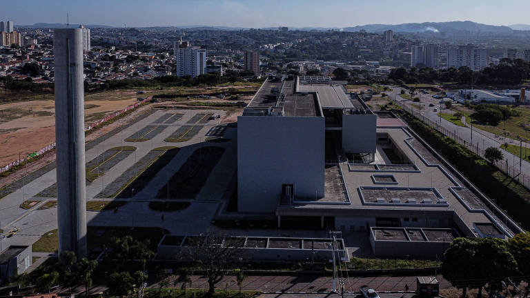 Dezenas de universidades federais de todas as regiões do país acumulam obras paradas ou atrasadas e projetos abandonados em razão da queda de orçamento que viveram nos últimos anos