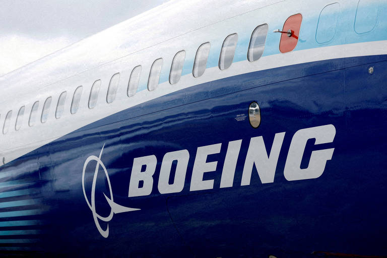 Logotipo em avião da Boeing exposto no salão de Farnborough, na Inglaterra