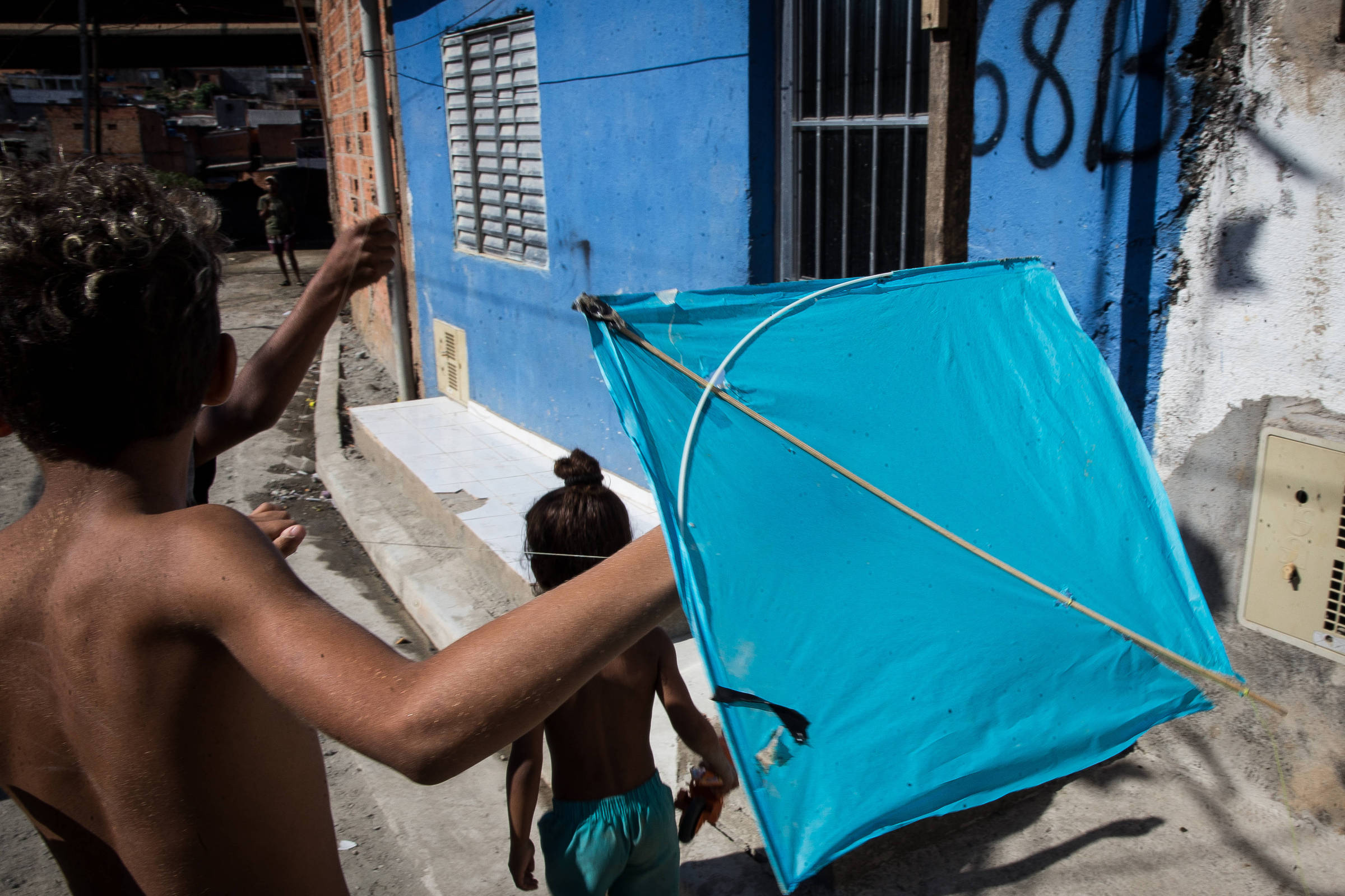 Pais protegem melhor fora de casa quando são fonte de confiança para os filhos