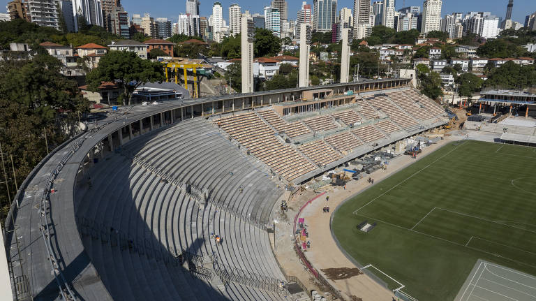 As obras no estádio do Pacaembu, ou Arena Mercado Livre; inauguração em etapas está prevista para iniciar em 29 de junho