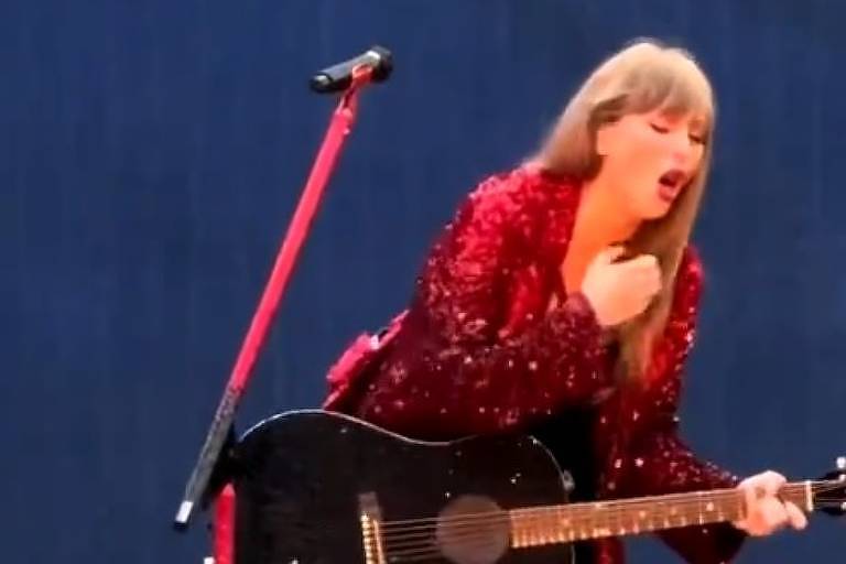 Taylor Swift engasga com inseto durante show; veja o vídeo