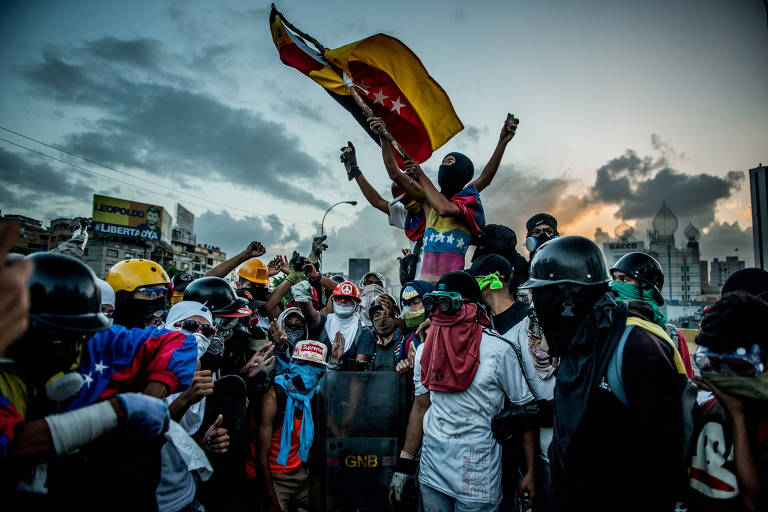 Maduro lança operação para manipular eleições diante do risco de derrota nas urnas