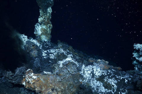 FILE PHOTO: A view shows active chimney venting at the Loki's Castle Vent Field on the Arctic Mid-Oceanic Ridge, and white microbial mats can be seen on the chimney at a depth of around 2,500m, in this undated handout picture. University of Bergen, Centre for Deep Sea Research/Handout via REUTERS THIS IMAGE HAS BEEN SUPPLIED BY A THIRD PARTY./File Photo ORG XMIT: FW1