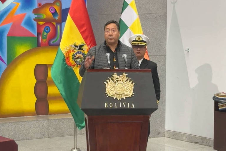 Luis Arce, ordenou que Zúñiga desmobilize as tropas imediatamente e em seguida demitiu os três chefes das Forças Armadas e nomeou seus substitutos