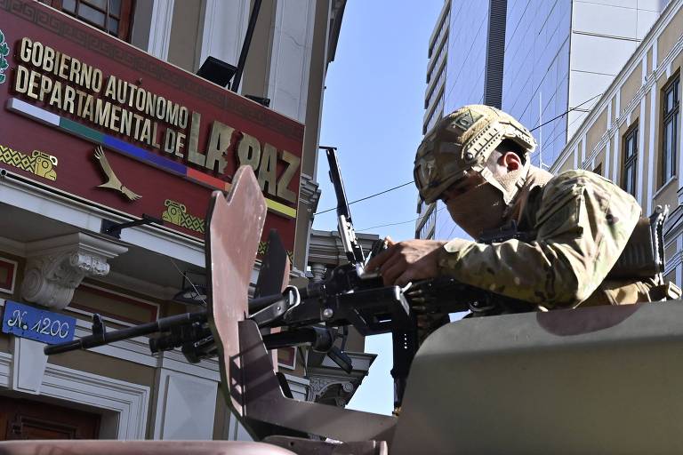 Militares tentam dar golpe de Estado na Bolívia