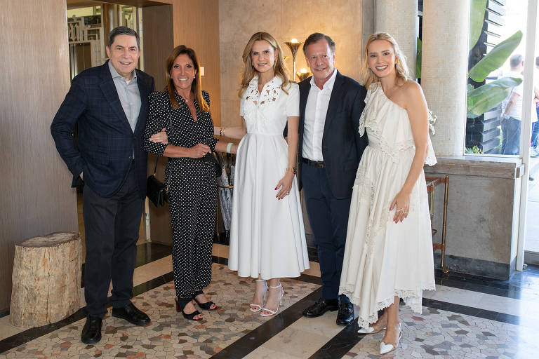 O presidente do conselho de administração do Bradesco, Luiz Carlos Trabuco, a empresária Lucília Diniz, a conselheira-executiva do Esfera, Ana Lucia Funaro Camargo, e o marido, João Camargo, presidente do conselho do Esfera Brasil, e a empresária Anna Cláudia Rocha
