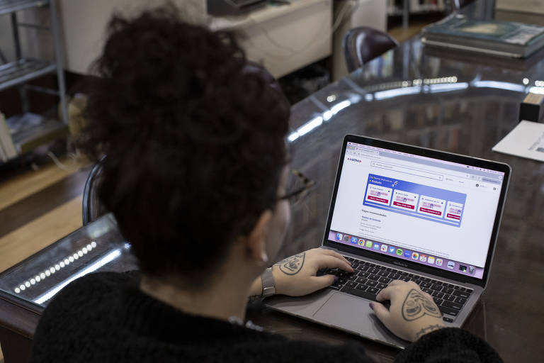 A rotina de muitos testes faz parte da vida dos jovens que tentam uma oportunidade de trabalho