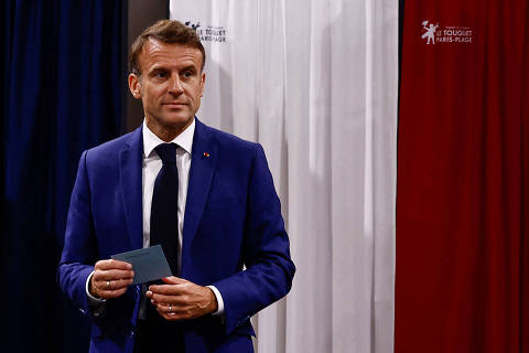 Eleitores comparecem em números recordes em pleito legislativo crucial na França
