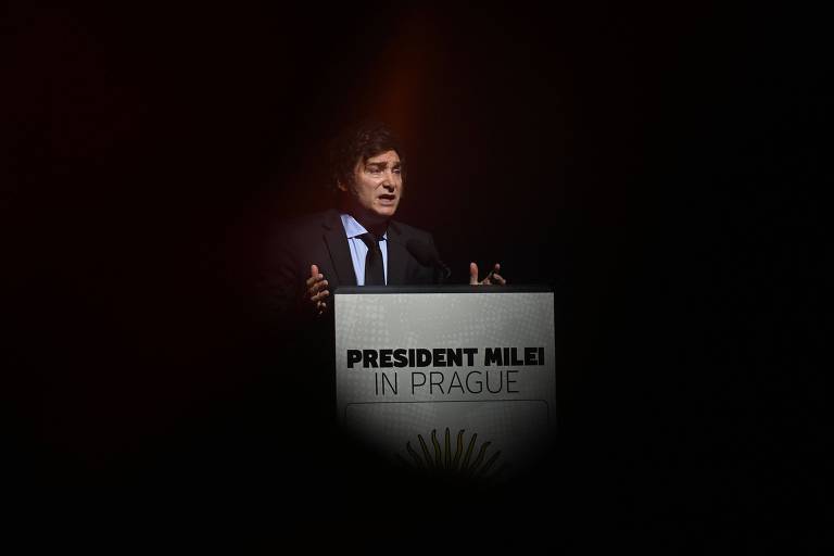 O presidente da Argentina, Javier Milei, durante discurso em instituto liberal na República Tcheca