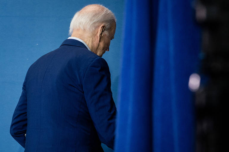 Joe Biden deixa evento em Nova York, no sábado (28)