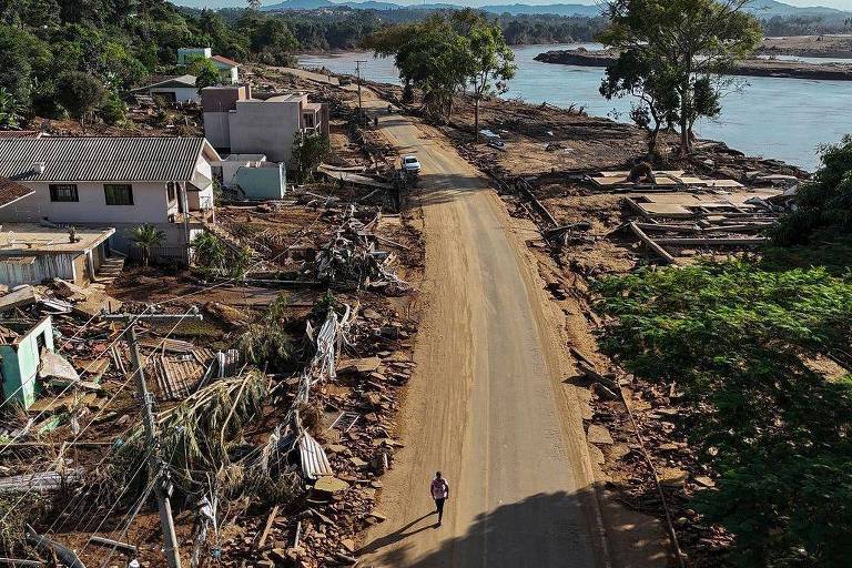 Foto de maio mostra destruição após o rio Taquari transbordar, em Lajeado 
