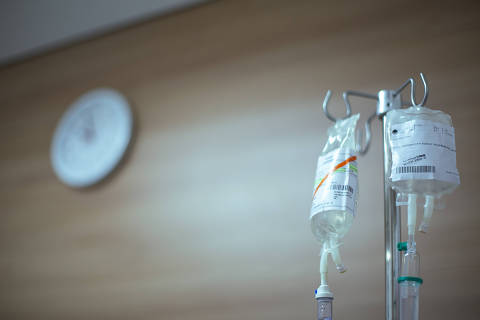 São Paulo, SP, BRASIL, 04-10-2023: Pacientes com câncer que estão passando por tratamento nas salas de quimioterapia do hospital. As fotos foram realizadas na A.C. Camargo Cancer Center, na Liberdade. (Foto: Lucas Seixas/Folhapress).  ***Exclusivo Folha de S. Paulo ***