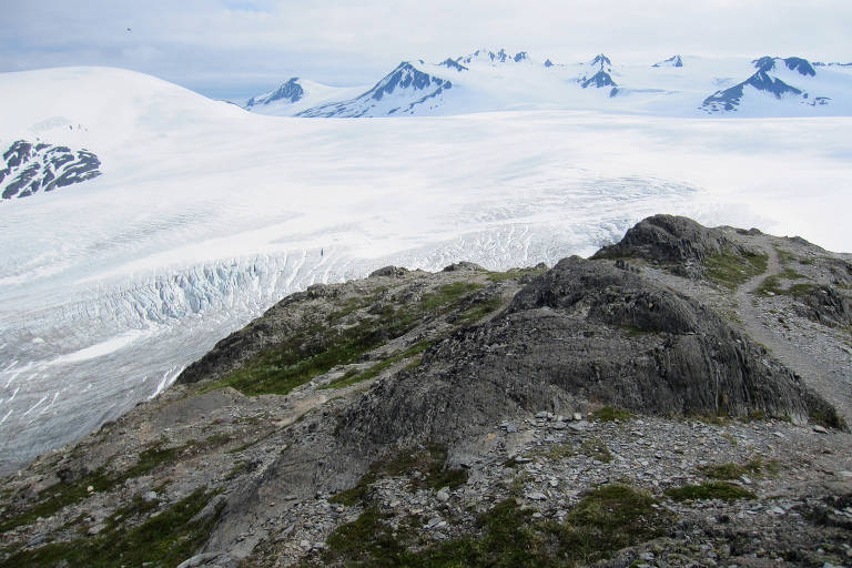 Geleiras do Alasca podem chegar a nível de derretimento irreversível mais cedo do que o esperado, diz estudo