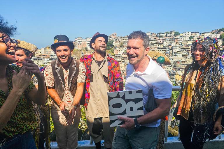 Antônio Banderas conhece ONG Nós no Morro no Vidigal