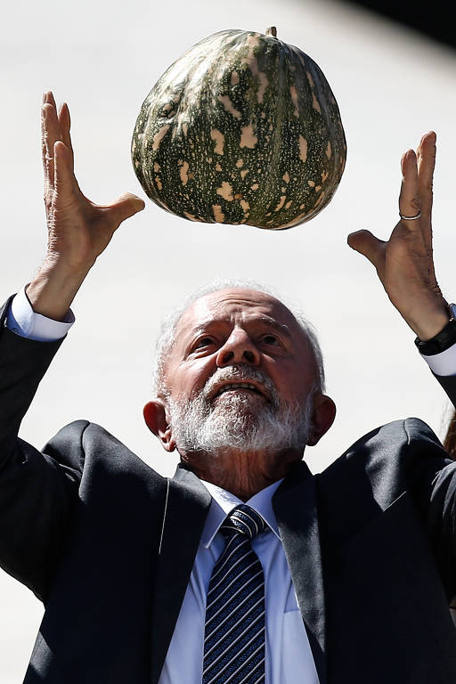 O presidente Luiz Inácio Lula da Silva na feira dos agricultores do Plano Safra Familiar 2024/2025 nesta quarta-feira (3)