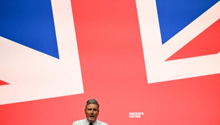Keir Starmer discursa na conferência anual do Partido Trabalhista, em Liverpool; apesar de ter sido contrário ao brexit, Starmer buscou durante a campanha se alinhar ao eleitor médio que defendeu a saída do país da UE