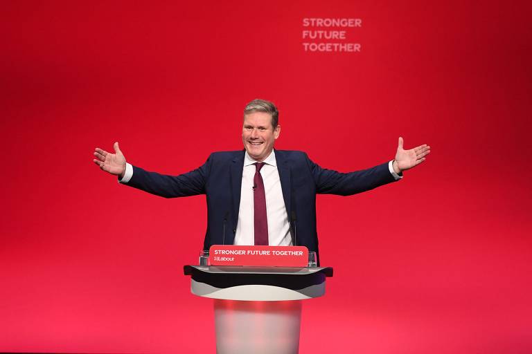 Starmer discursa em conferência anual do Partido Trabalhista; no passado, ele foi membro dos Jovens Socialistas do Partido Trabalhista em East Surrey e editor da Socialist Alternatives, uma revista trotskista.