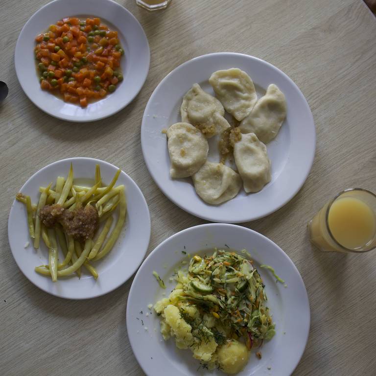 Pratos de um Mleczny, restaurantes populares na Polônia remanescentes dos tempos da URSS