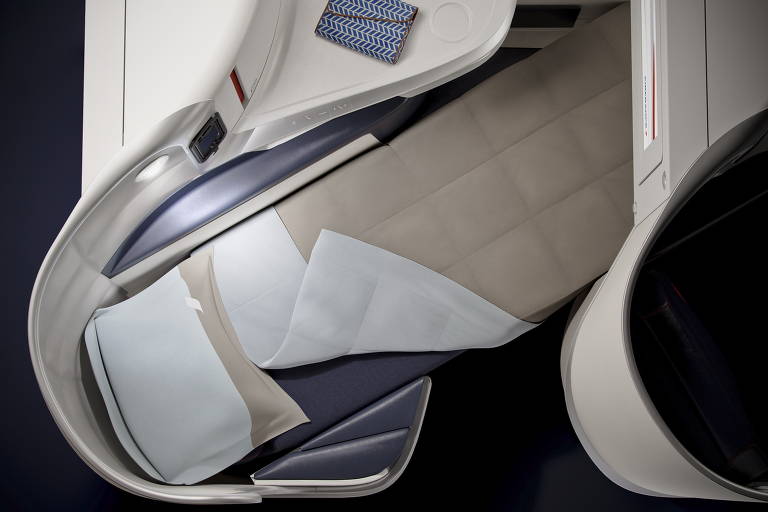 A nova poltrona da classe Business da Air France é como um 'casulo' e reclina 180 graus, transformando-se em uma cama horizontal