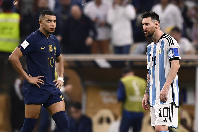 Kylian Mbappe, da França, e Lionel Messi, da Argentina, durante final da Copa do Mundo no Qatar, em 2022