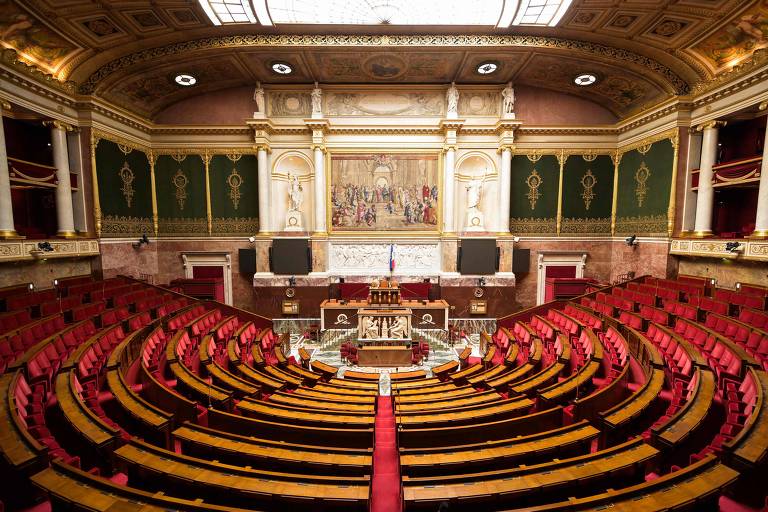 Reviravolta em eleição na França fatia Parlamento e gera temor de ingovernabilidade