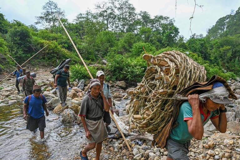 No Himalaia, coletores de 'mel louco' preservam tradio em cenrio desafiador