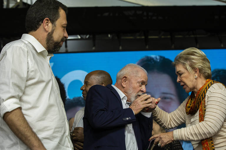 O pré candidato Guilherme Boulos (Psol), a ex-senadora Marta Suplicy (PT) e o presidente Lula participam do lançamento da pedra fundamental do Campus Zona Leste da Unifesp