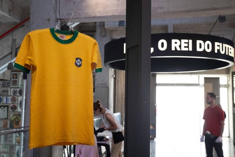 Camisa da Seleção Brasileira masculina usada por Pelé na final da Copa de 1970 contra a Itália