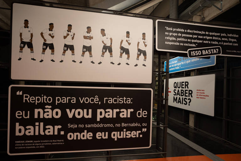 Sala Almanaque da Bola com discussão de temas contemporâneos, como o racismo no futebol