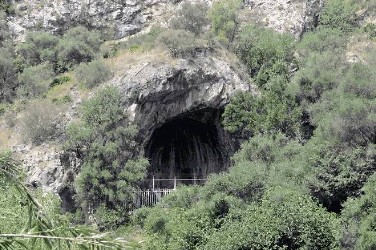 As escavações em Cova Negra foram fundamentais para a compreensão do modo de vida dos neandertais na região ibérica