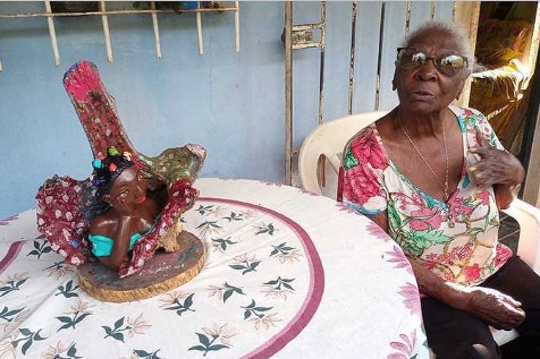 Tia Tita, matriarca do Quilombo Morro Santo Antônio, em Itabira, Minas Gerais