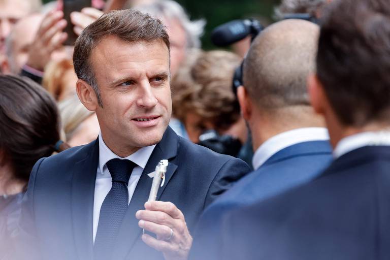 Macron diz que ninguém ganhou as eleições e pede coalizão sem ultradireita