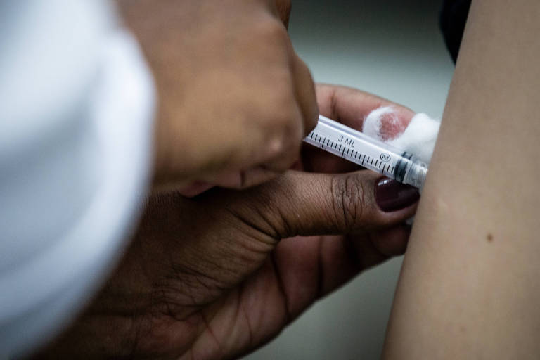 Cidade de São Paulo recebe 124 mil vacinas para a segunda dose contra dengue