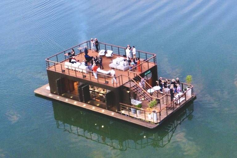 Vinícola mineira inaugura restaurante e bar de vinhos em barco