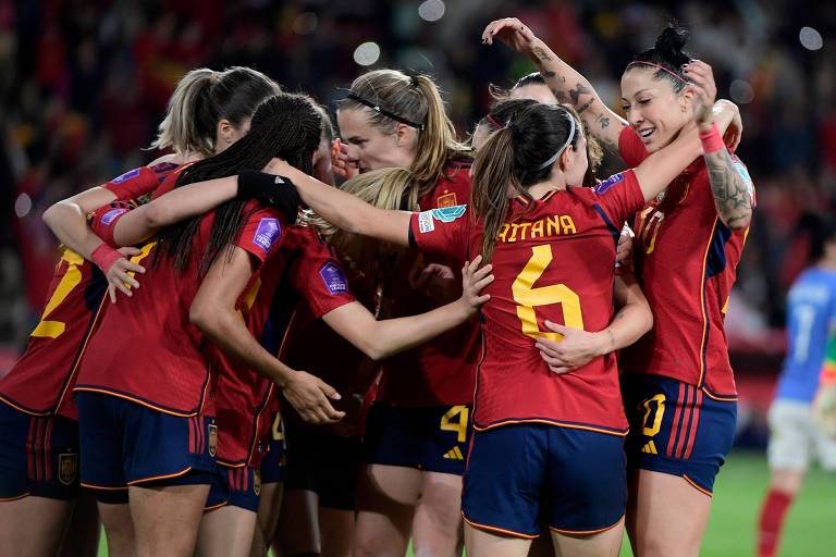 Espanholas lutam por igualdade e para mostrar que têm melhor time do mundo