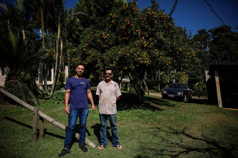 Marcilio Helfstein, 65, e seu filho, Bruno Helfstein, 38, produtores de plantas ornamentais. Eles são de famílias de imigrantes alemães que vivem em Parelheiros