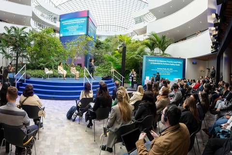 Público acompanha debates no 9º Fórum Latino-Americano de Qualidade e Segurança na Saúde