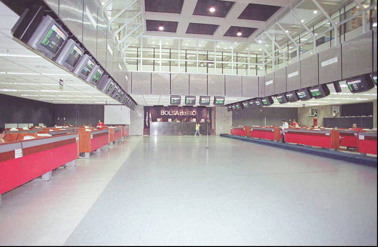 Salão da antiga BVRJ (Bolsa de Valores do Rio de Janeiro), que encerrou as operações no início dos anos 2000