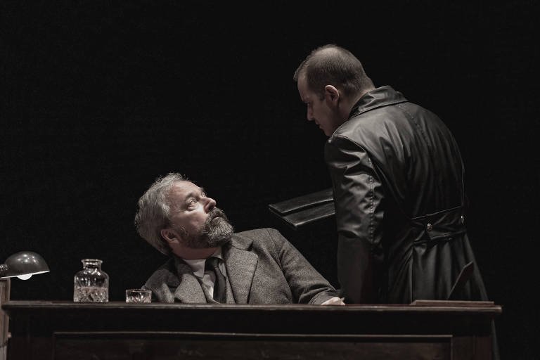 Veja cenas da peça 'Freud e o Visitante', agora encenada pelo Grupo Tapa