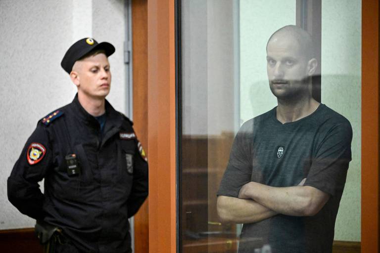 Rússia condena repórter americano a 16 anos de cadeia por espionagem