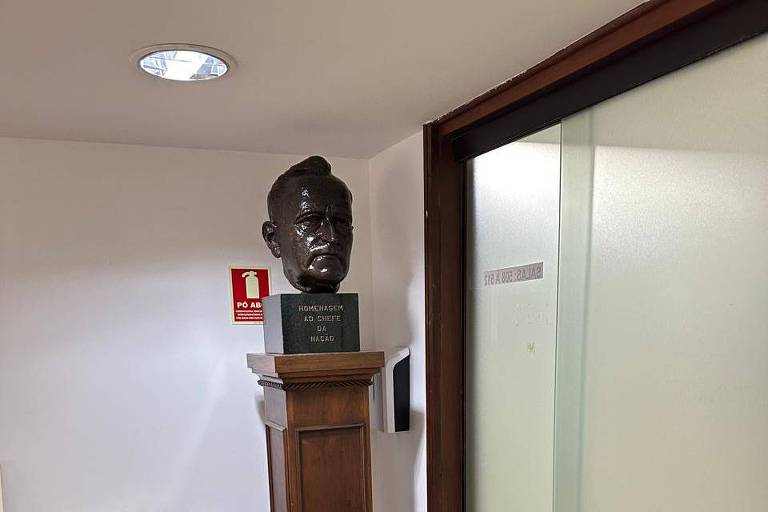 Busto de Getúlio Vargas em pedestal que será doado pela Fundação do PTB à do PDT