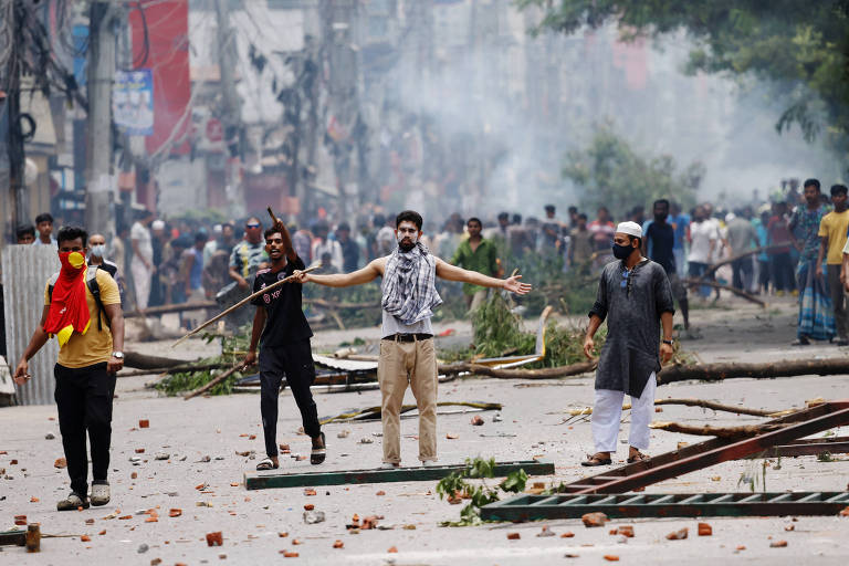 Mortes durante protestos estudantis em Bangladesh sobem para 115, diz agência