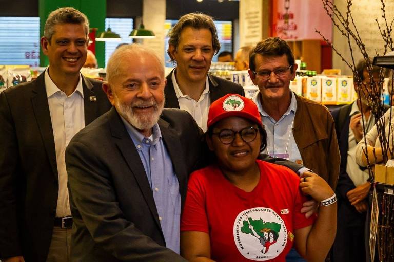 Dirigente do MST diz que Lula foi 'fofo e querido' em visita em que Haddad ouviu piada sobre Orçamento