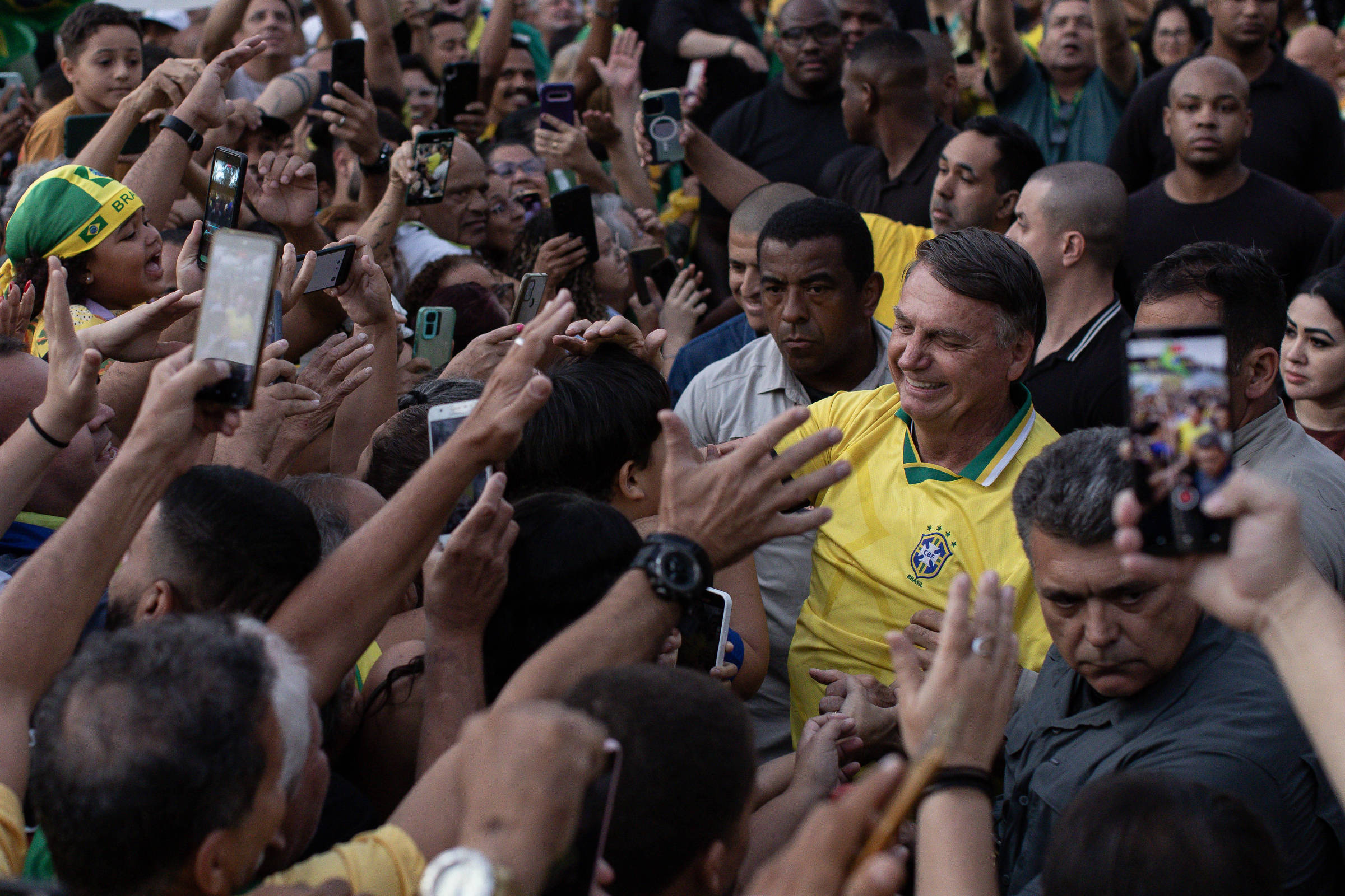 Bolsonaro troca lives de 2020 por viagens em 2024 para eleger prefeitos aliados